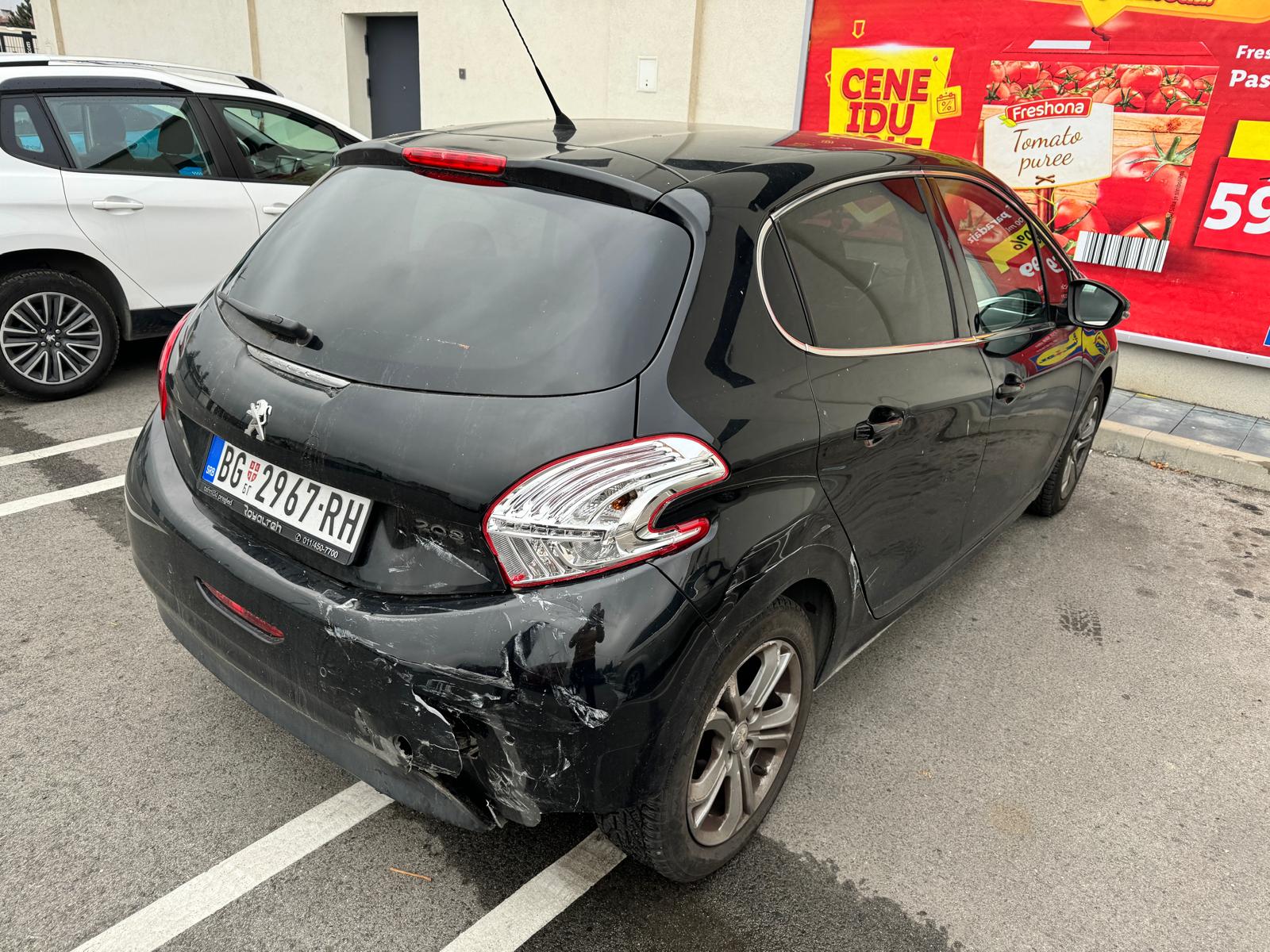 Peugeot 208 – oštećenje nakon saobraćajne nezgode – procena štete vozila